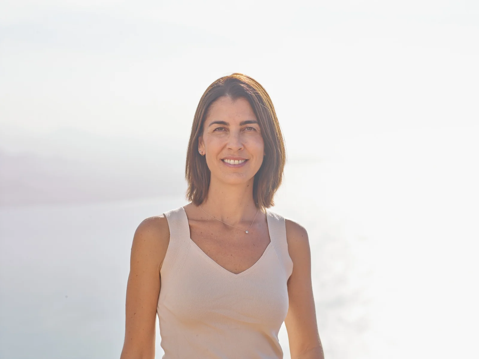 Marina Gordillo sonríe al aire libre